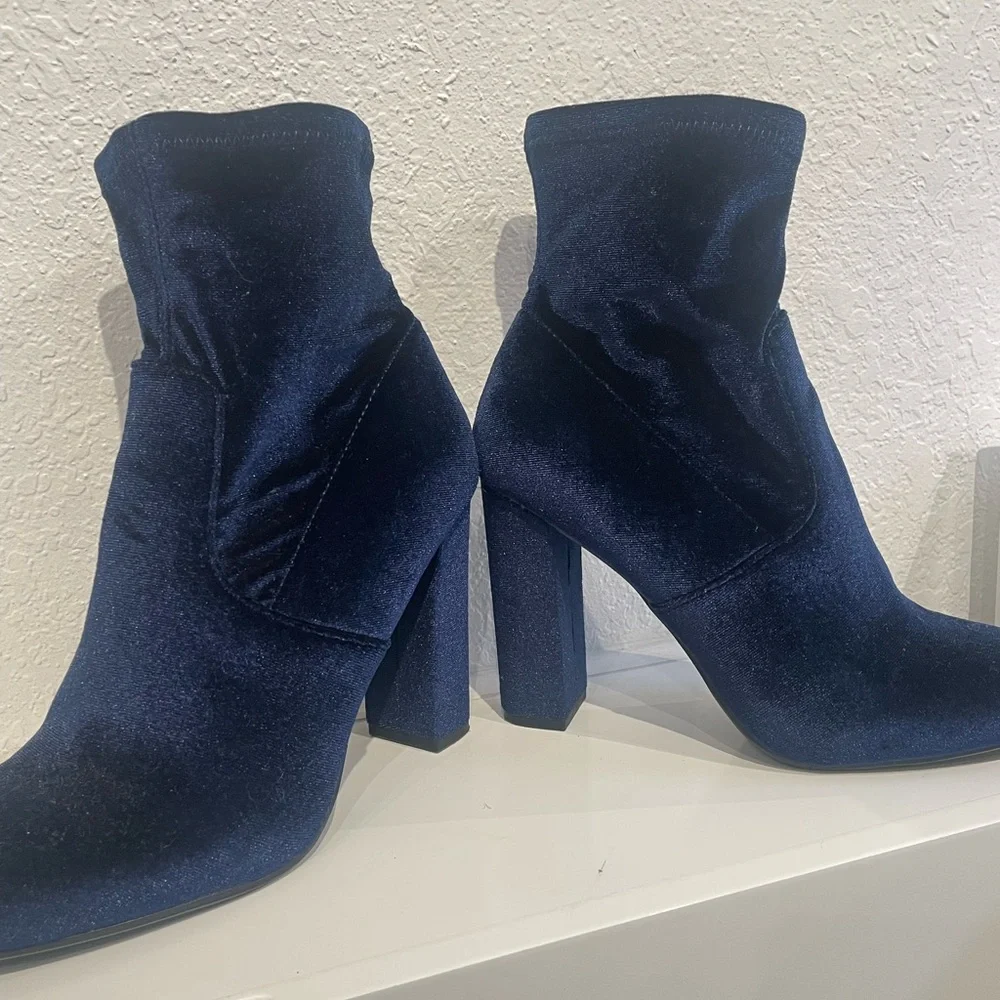 Steve Madden Blue Velvet booties - Picture 6 of 7